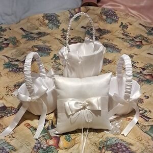 Source Unknown White Satin Basket and Pillow Set